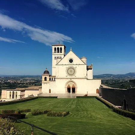 Bright In Umbria With Pool *